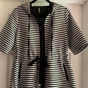 NWOT Indies Front Zip Hooded Trench Coat Size: M